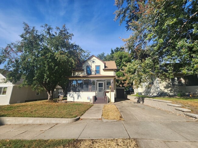 Building Photo - 907 S Walts Ave Rental