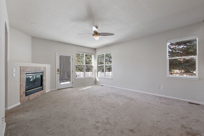 Photo - Beautiful 4 bedroom in Observatory Village