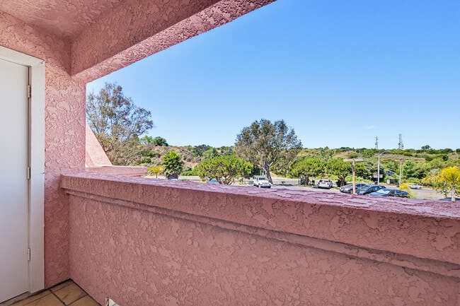 Building Photo - 4810 S La Brea Ave Unit 210