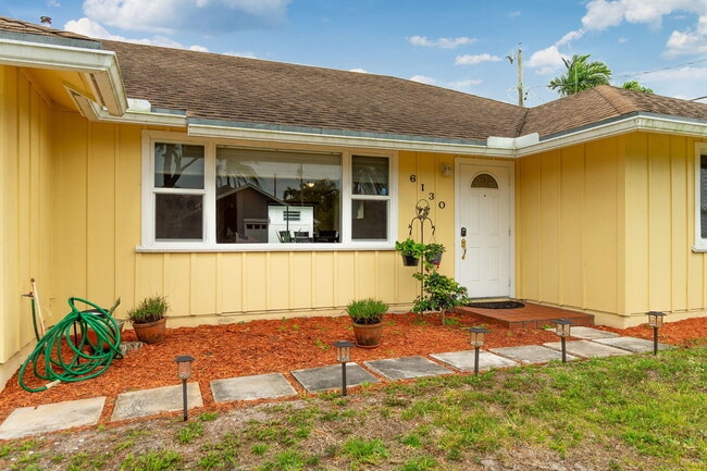 Photo - 6130 Francis St