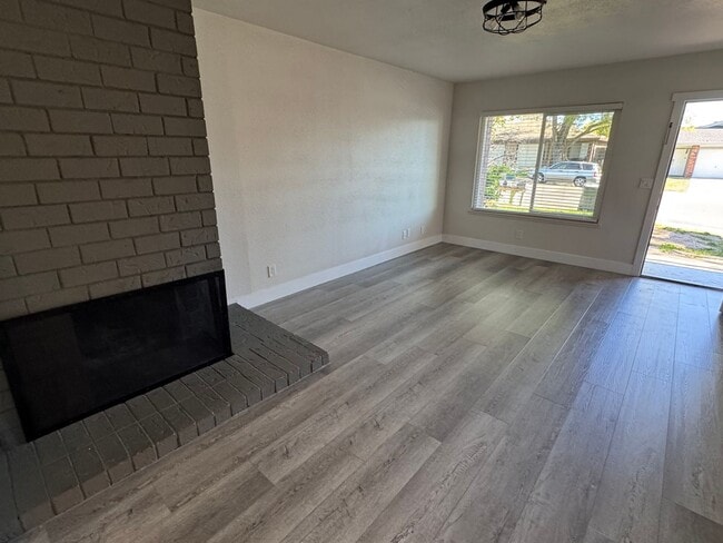 Photo - 5204-5206 Karm Way Unit 5204