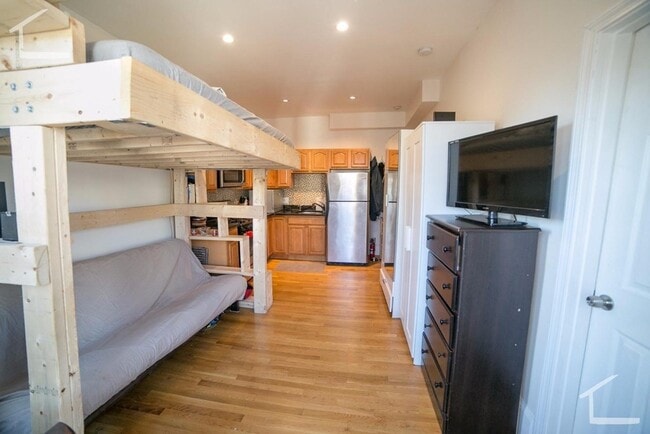 Building Photo - 26 Pinckney St Unit 3