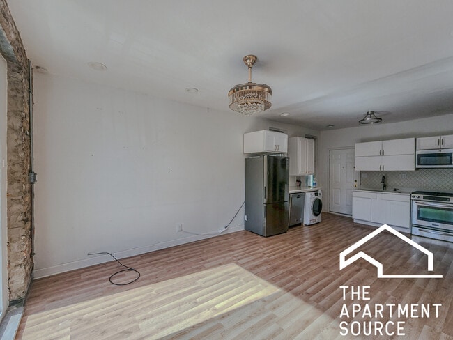 Building Photo - 1228 N Cleaver St Unit 2