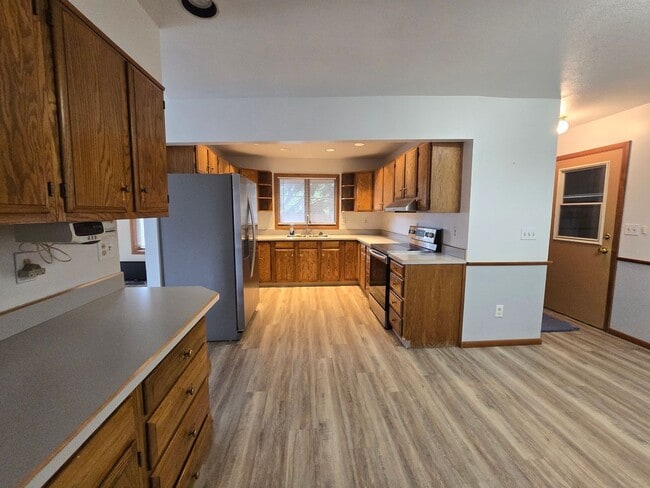 Photo - Large 5 Bed, 3 Bath House