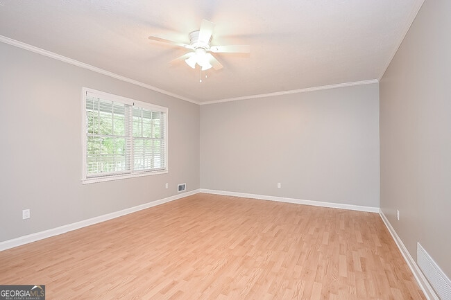 Photo - 220 Carmichael Rd