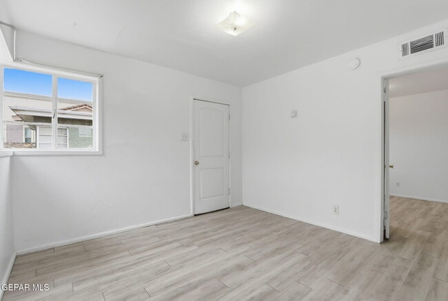 Photo - 3912 Kemp Ave Unit 2