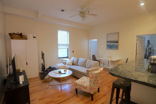 Building Photo - 105 11th St Unit 2F