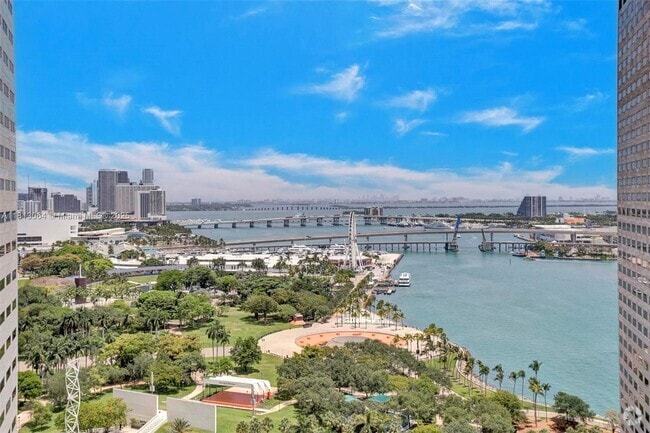 Building Photo - 325 S Biscayne Blvd Unit 2414 Rental