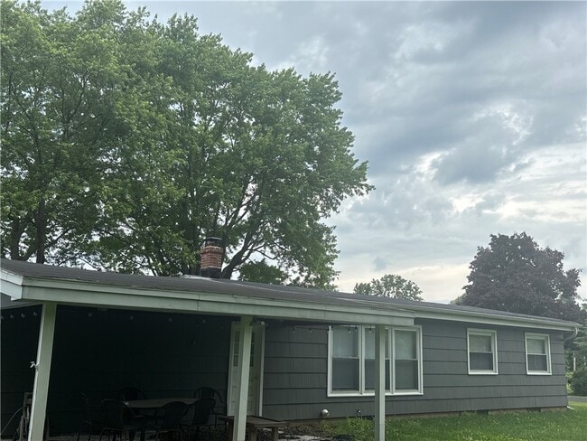 Photo - 4292 Clover St