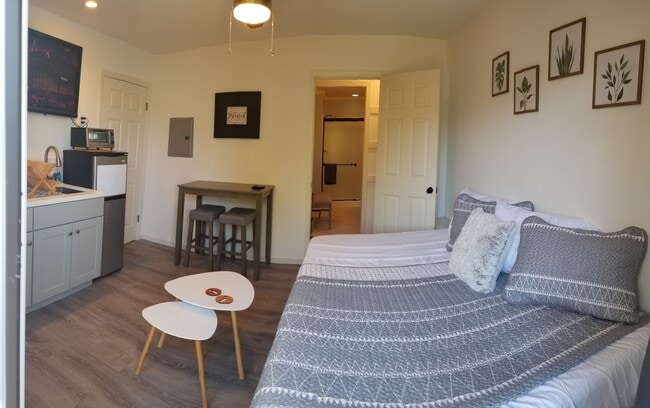 Photo - 1912 Eversley Plz