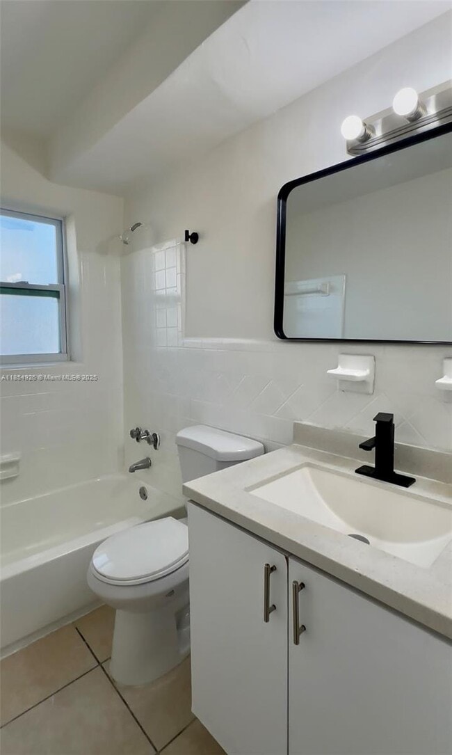 Building Photo - 941 NE 170th St Unit 102 Rental