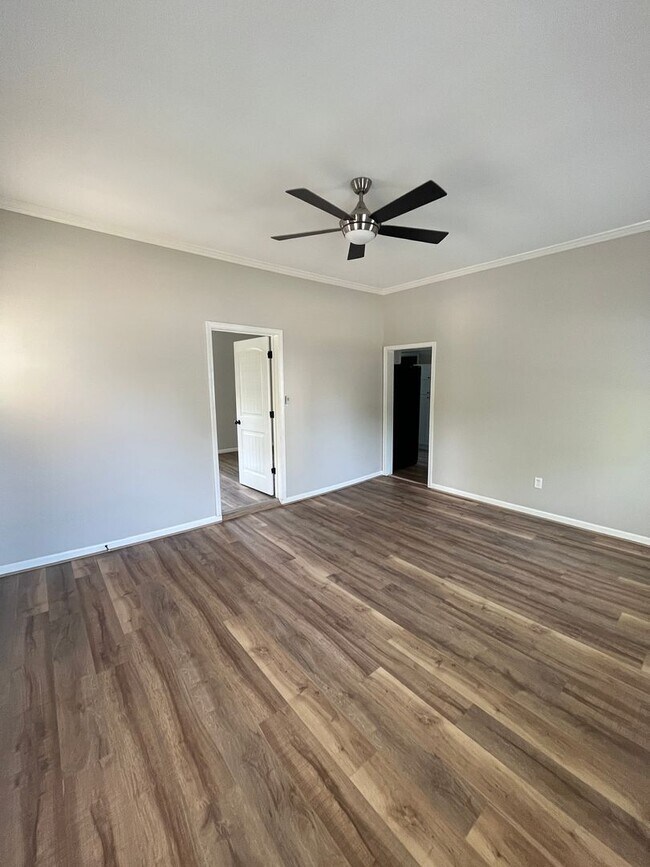 Photo - 177 Eastbrook Dr