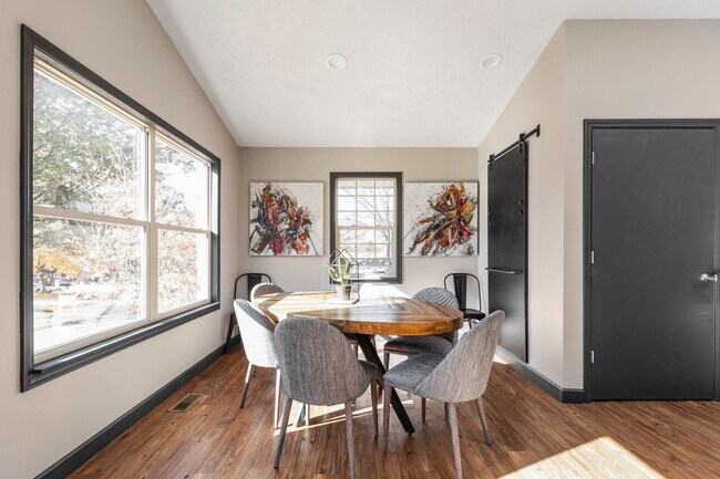 Building Photo - Meadow Park Apartments | Specials Available