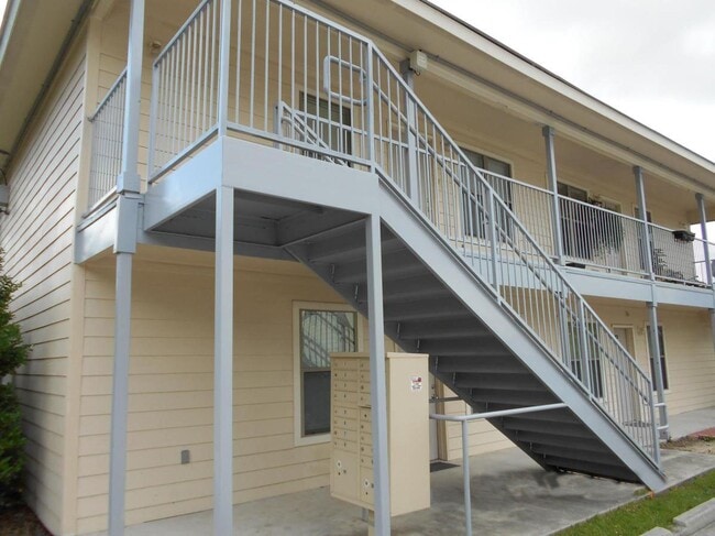 Building Photo - 6747 Renoir Ave Unit #6747
