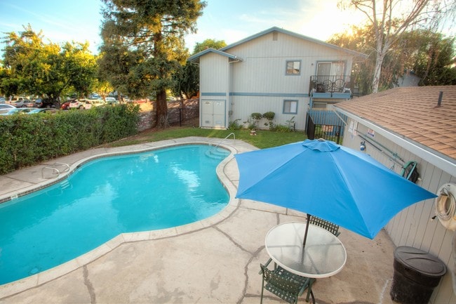 Sunburst Apartments - Sunburst Apartments