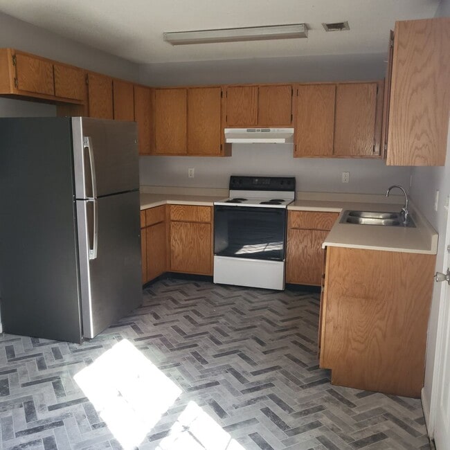 Photo - 123 Circle Dr