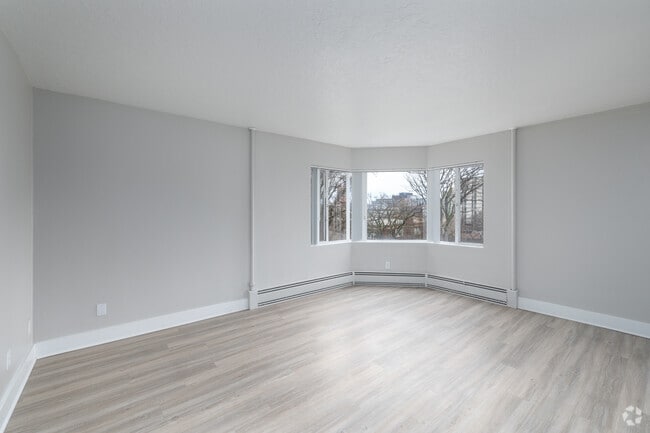 1BR, 1BA - 619SF