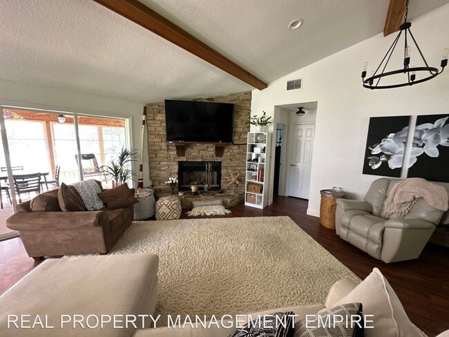 Photo - 3 br, 3 bath House - 128 W Juliana Way