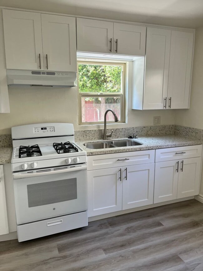Photo - 4546 37th St