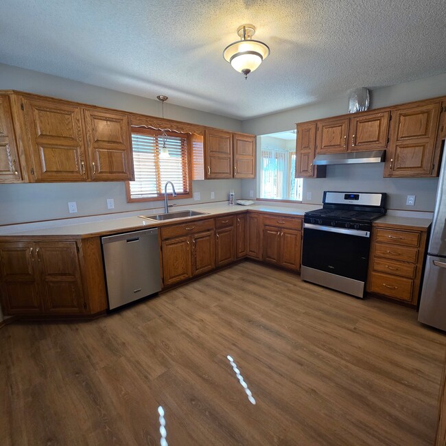 Photo - 9231 Queens Garden N