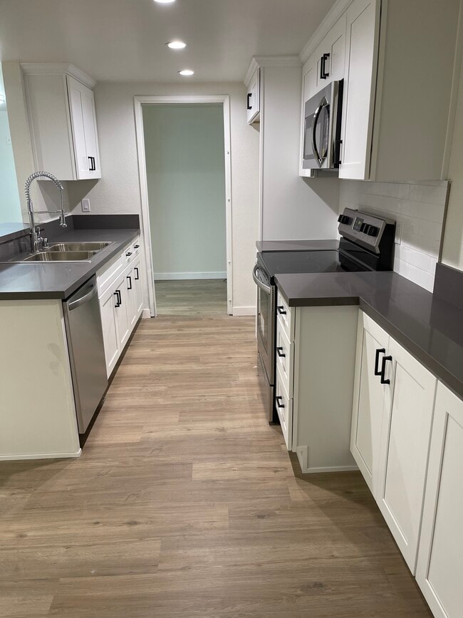 Photo - 1517 E Garfield Ave Unit 60