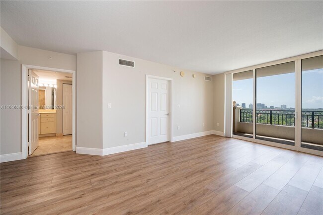 Building Photo - 3232 SW 22nd Terrace Unit 1405 Rental