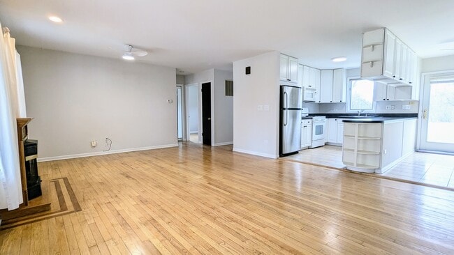 Photo - 709 W Kenilworth Ave