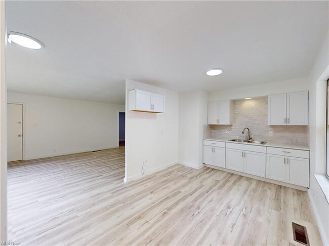 Photo - 17721 Rookwood Rd