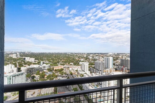 Photo - 60 SW 13th St Unidad 3213