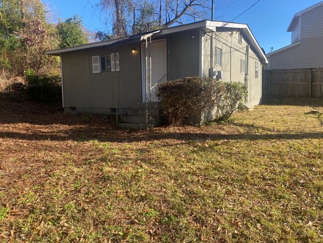 Building Photo - r3918 Unit 1/2