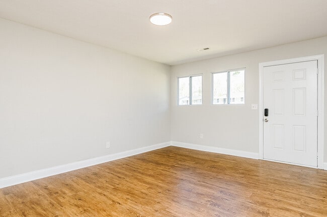 Photo - NEWLY RENOVATED 2 bedroom, 1 bathroom at G...