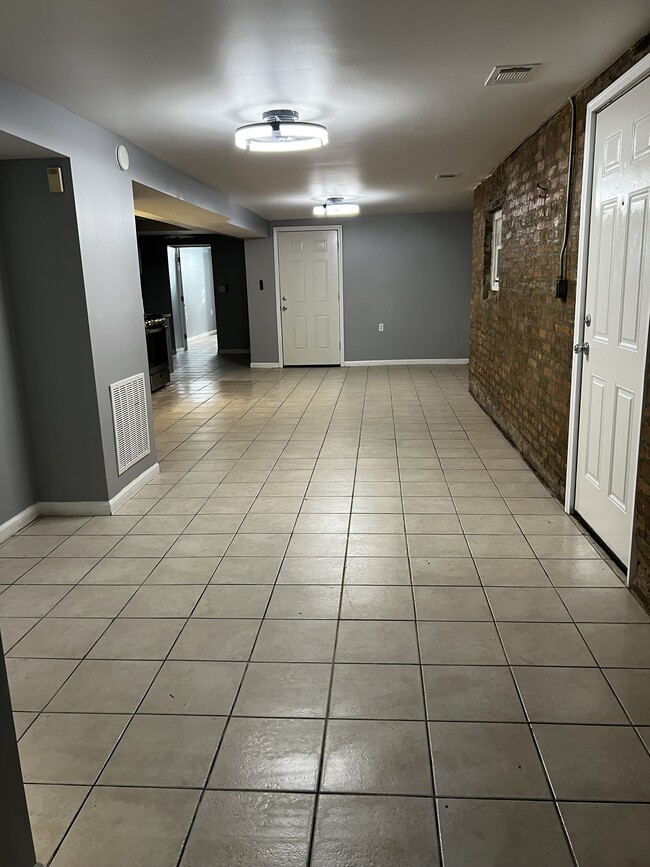 Building Photo - 5427 S Wabash Ave Rental