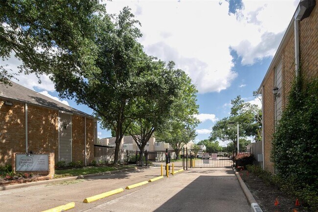 Photo - 10325 Briar Forest Dr Unit 2/10