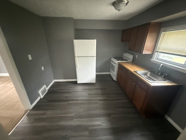 Photo - 10409 Nelson Ave