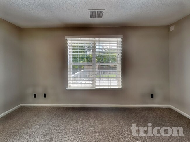 Photo - 661 Rebecca Jane Dr