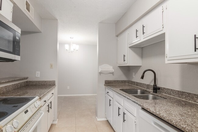 Building Photo - 10555 Turtlewood Ct Unit 412 Rental