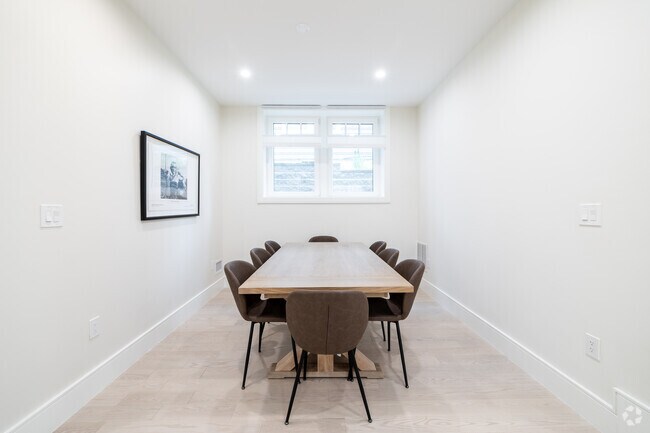 6 habitaciones, 5,5 baños - 335 m² - Comedor