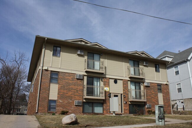 Photo - 612 E Court St Apartments Unit 12