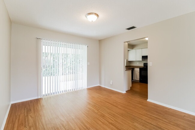 Photo - 323 SE 47th St