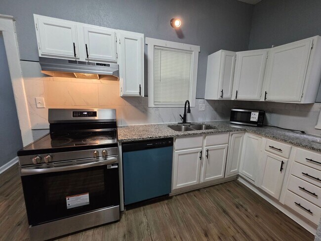 Photo - Comfortable 3-Bedroom Home with Private Upstairs Suite