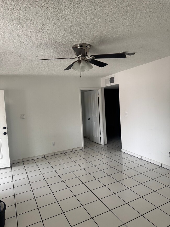 Building Photo - 7602 W Whitton Ave