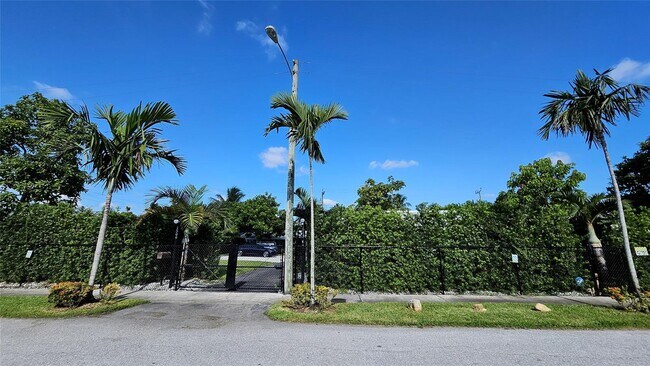 Photo - 1513 NE 3rd Ave