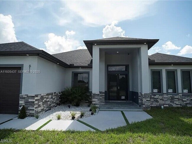 Photo - 616 Maple Ave N