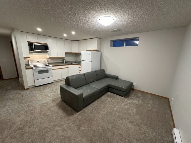 Building Photo - Cozy & Private 1-Bedroom Basement Suite in Bridlewood Crescent - Pet Friendly!