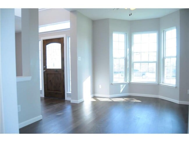 Photo - 923 Felicia Ln