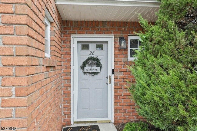 28 Castle Dr