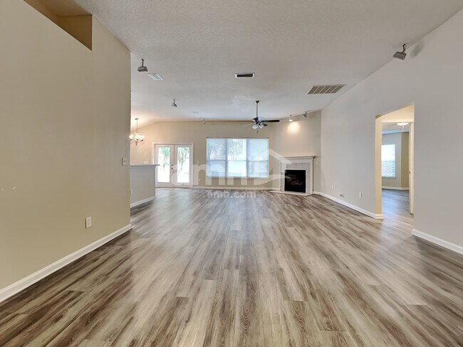 Photo - 947 Silver Spring Ct