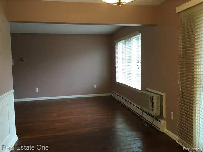 Photo - 100 W Hickory Grove Rd Unit H5