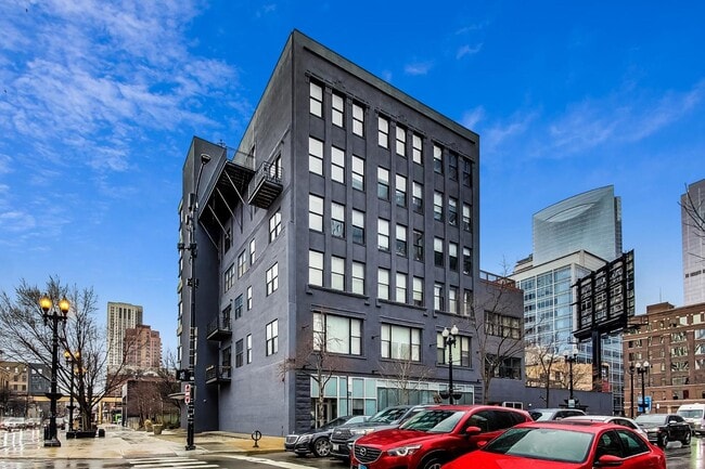 Building Photo - 626 W Randolph St Unit 302