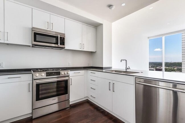 Photo - Luxurious Downtown 1x1